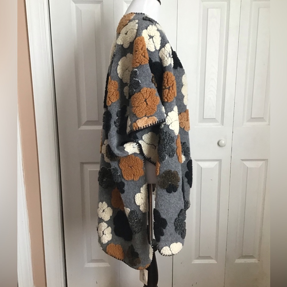 Puffy Floral open poncho - Picture 3 of 10